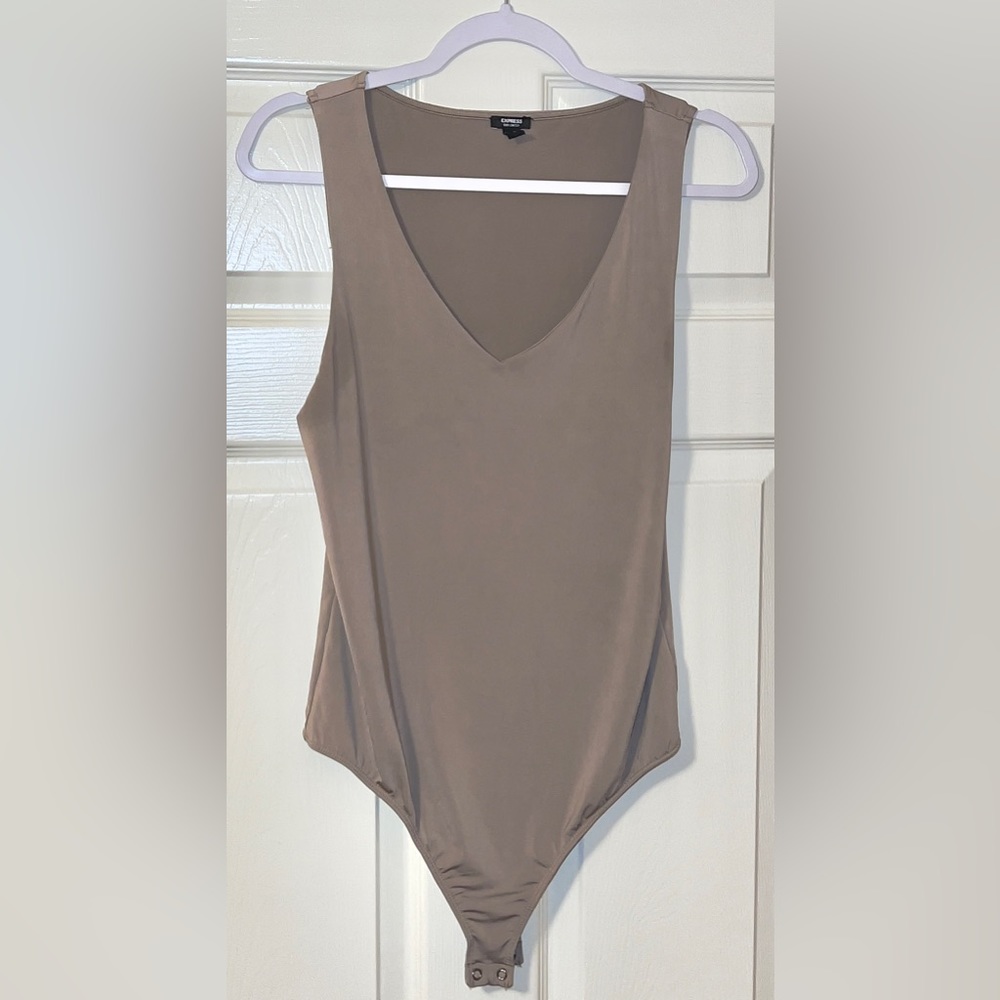 Express Body Contour Silky V-neck Tank Bodysuit